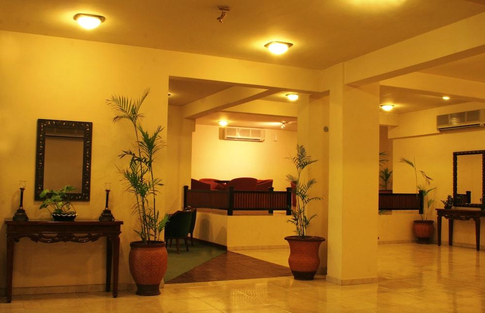 Dreamworld Resort, Hotel & Golf Course Karachi Exterior photo