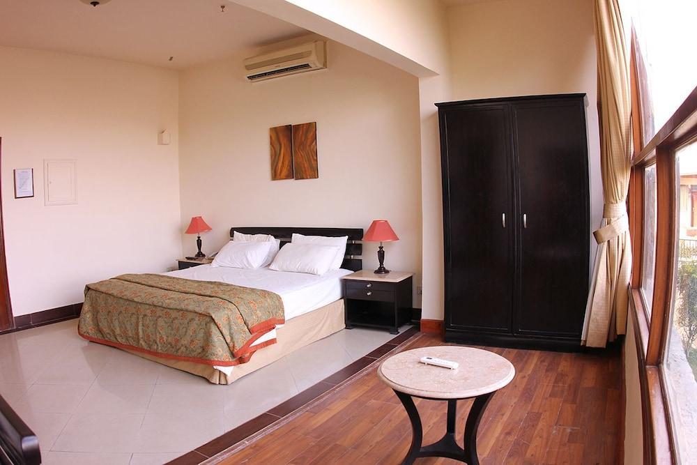 Dreamworld Resort, Hotel & Golf Course Karachi Exterior photo
