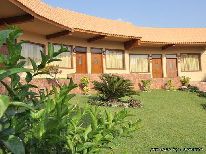 Dreamworld Resort, Hotel & Golf Course Karachi Exterior photo