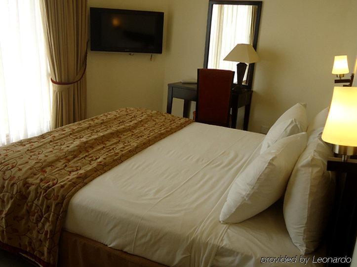 Dreamworld Resort, Hotel & Golf Course Karachi Exterior photo