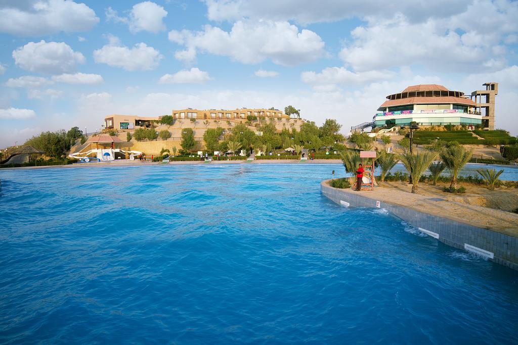 Dreamworld Resort, Hotel & Golf Course Karachi Exterior photo