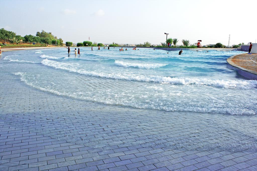 Dreamworld Resort, Hotel & Golf Course Karachi Exterior photo