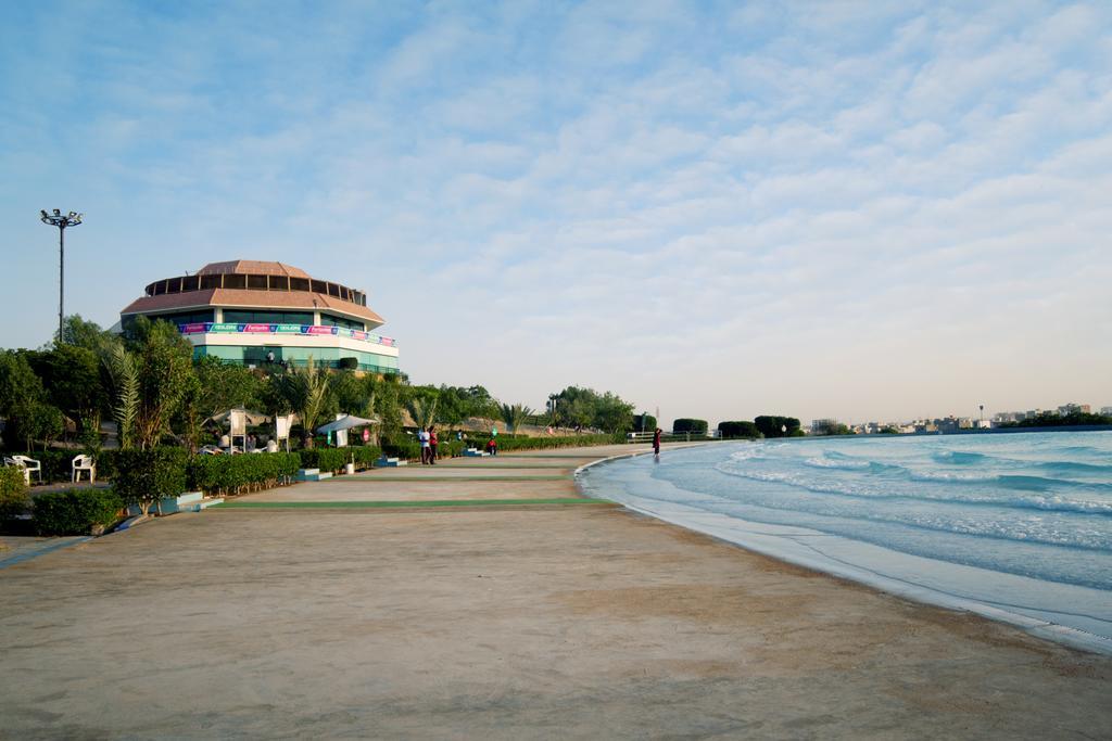 Dreamworld Resort, Hotel & Golf Course Karachi Exterior photo
