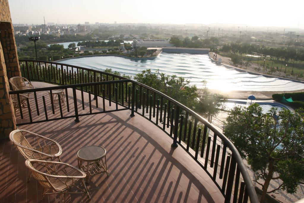Dreamworld Resort, Hotel & Golf Course Karachi Exterior photo