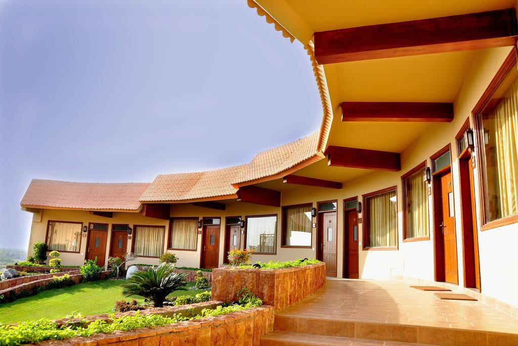 Dreamworld Resort, Hotel & Golf Course Karachi Exterior photo