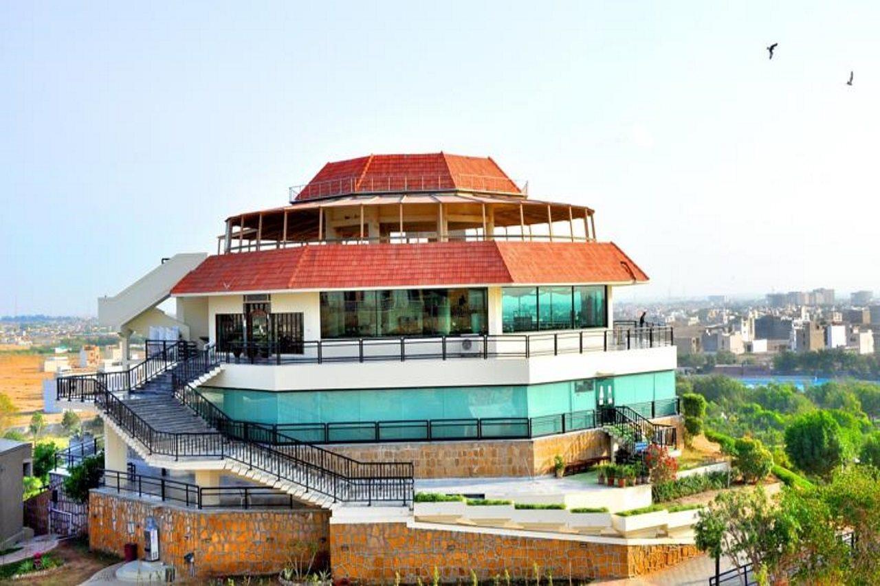 Dreamworld Resort, Hotel & Golf Course Karachi Exterior photo