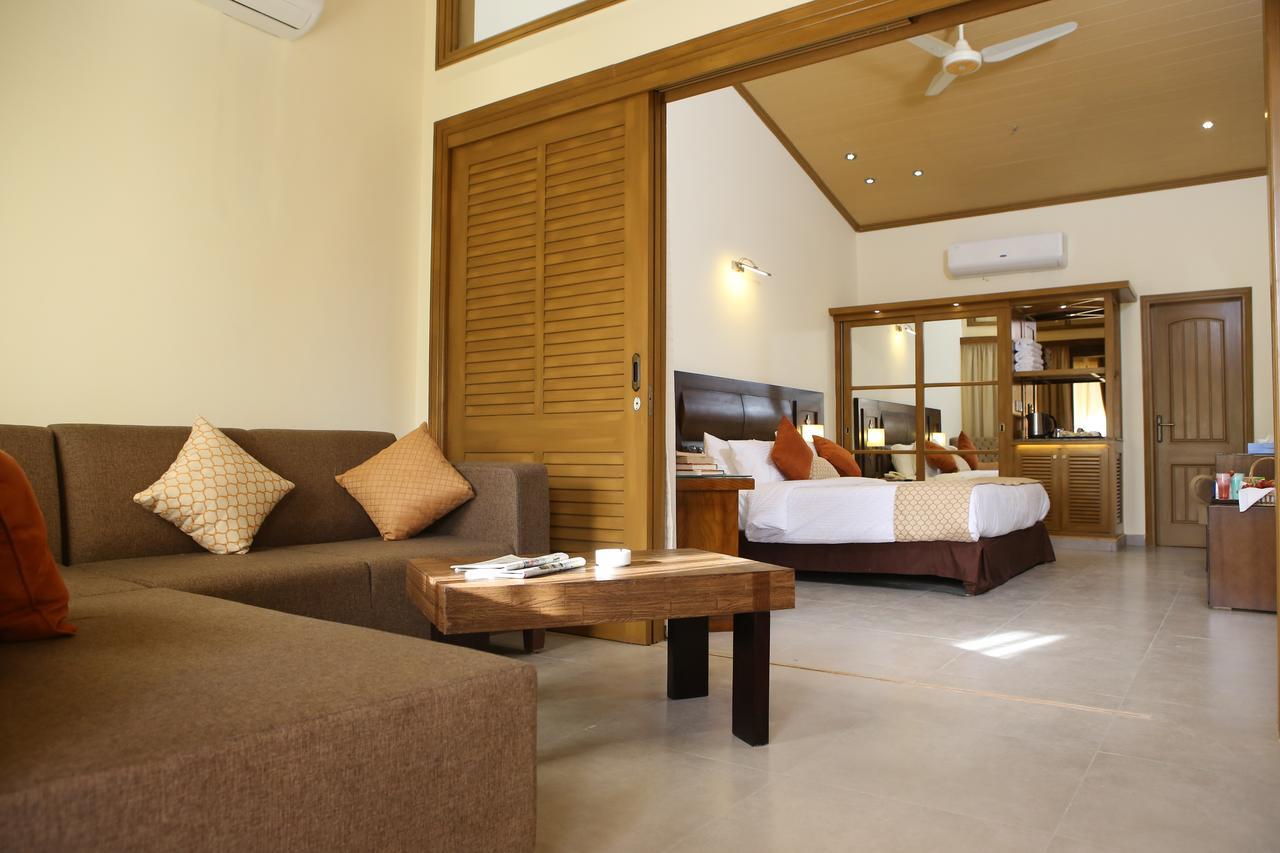 Dreamworld Resort, Hotel & Golf Course Karachi Exterior photo