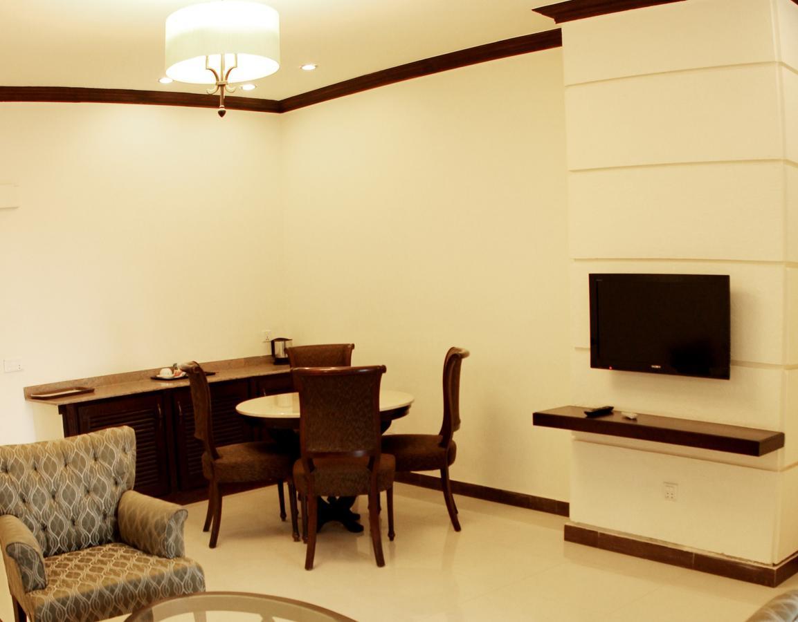Dreamworld Resort, Hotel & Golf Course Karachi Exterior photo