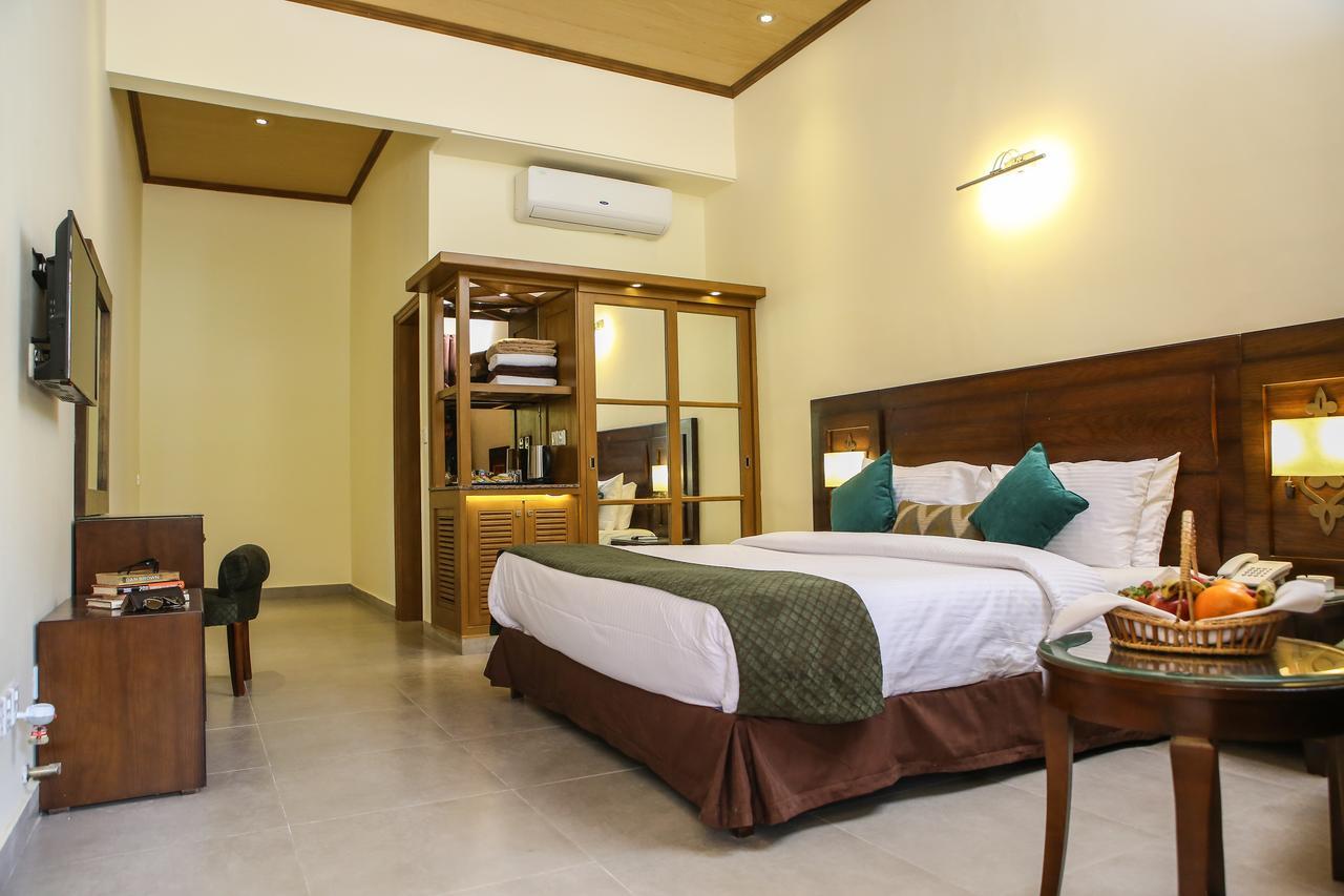 Dreamworld Resort, Hotel & Golf Course Karachi Exterior photo