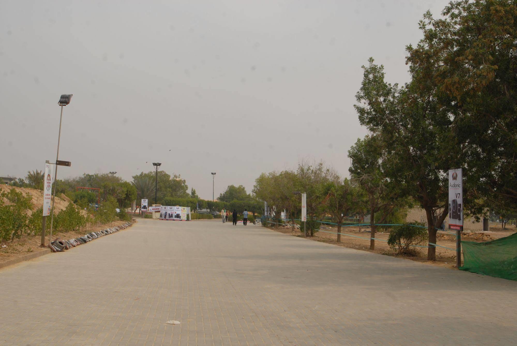 Dreamworld Resort, Hotel & Golf Course Karachi Exterior photo