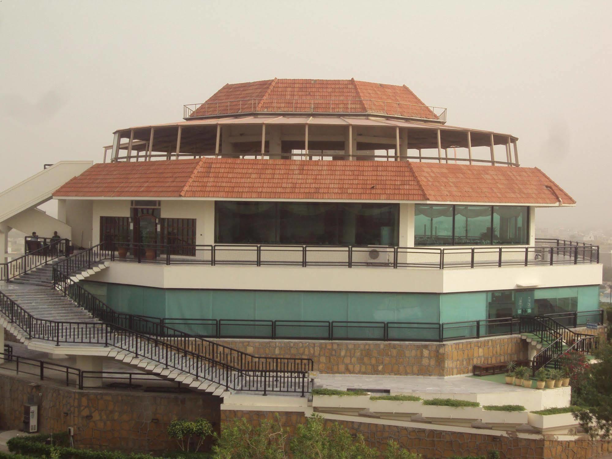 Dreamworld Resort, Hotel & Golf Course Karachi Exterior photo