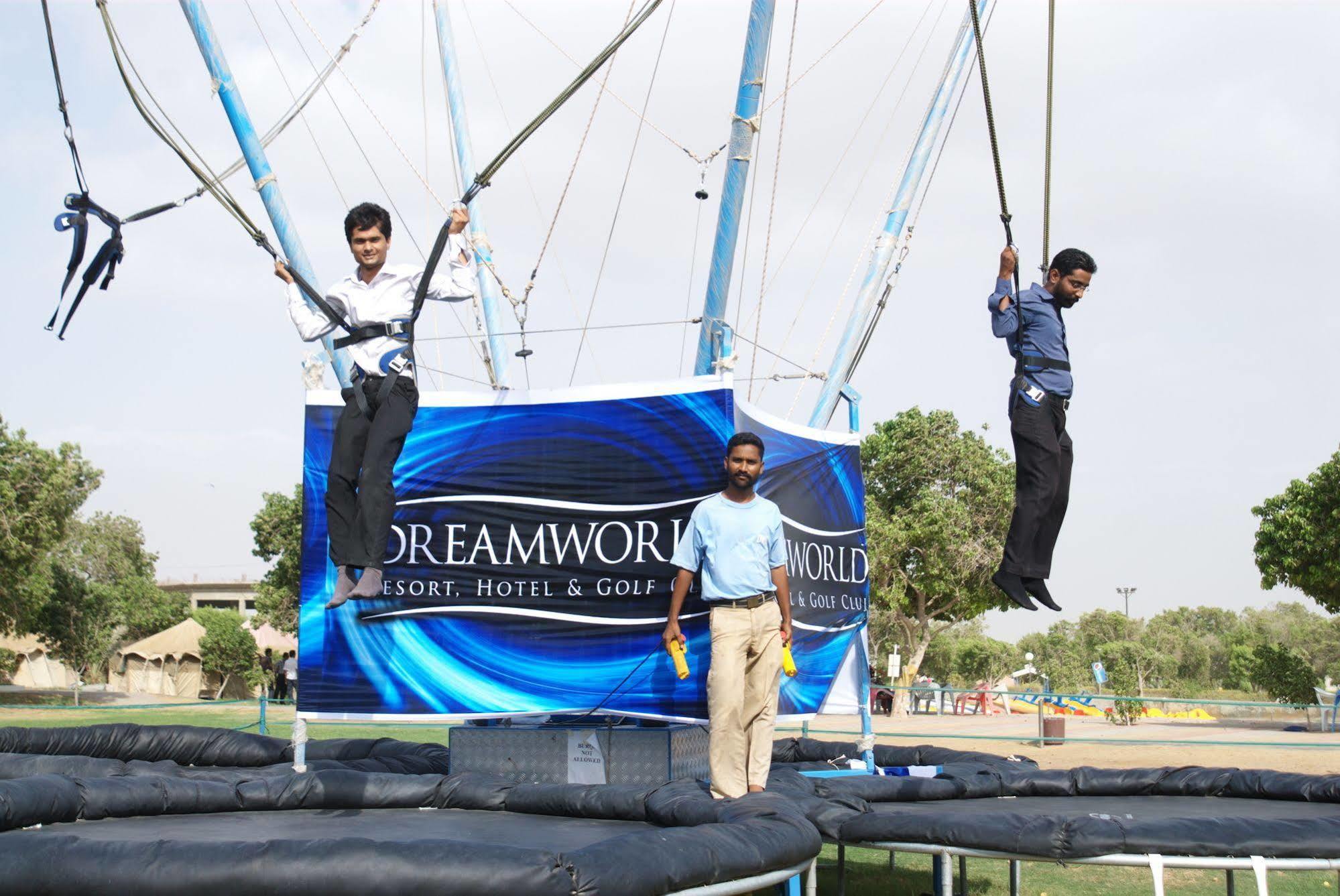 Dreamworld Resort, Hotel & Golf Course Karachi Exterior photo