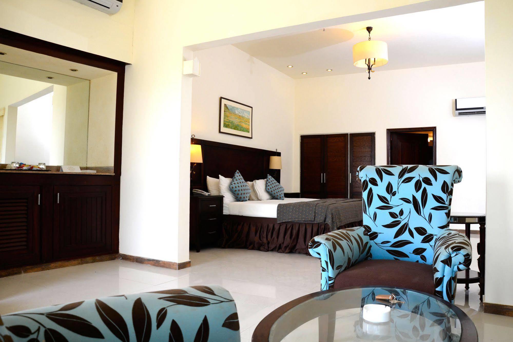 Dreamworld Resort, Hotel & Golf Course Karachi Exterior photo