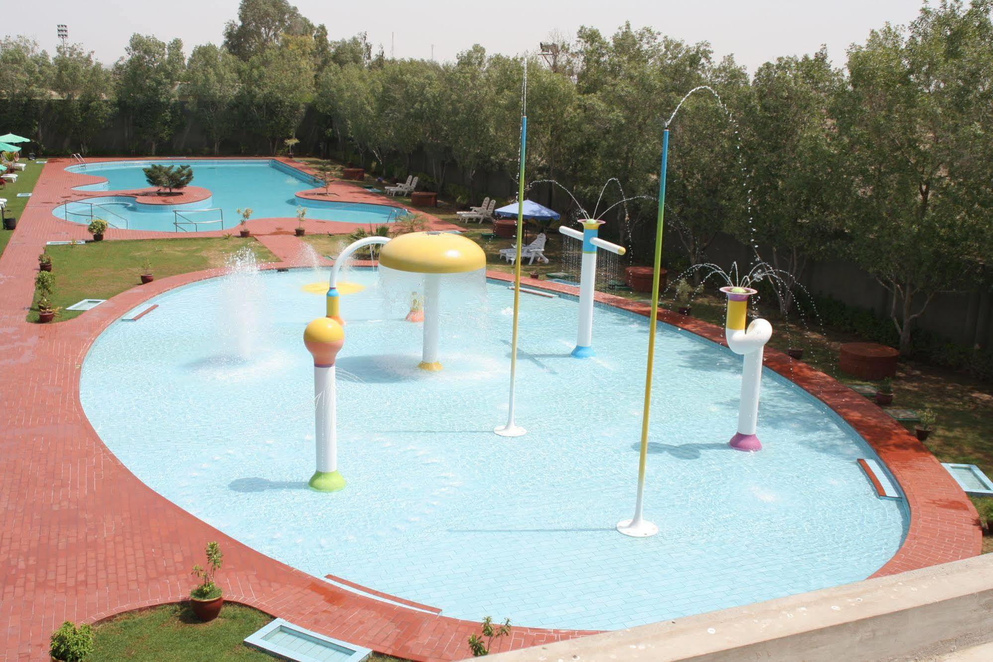 Dreamworld Resort, Hotel & Golf Course Karachi Exterior photo