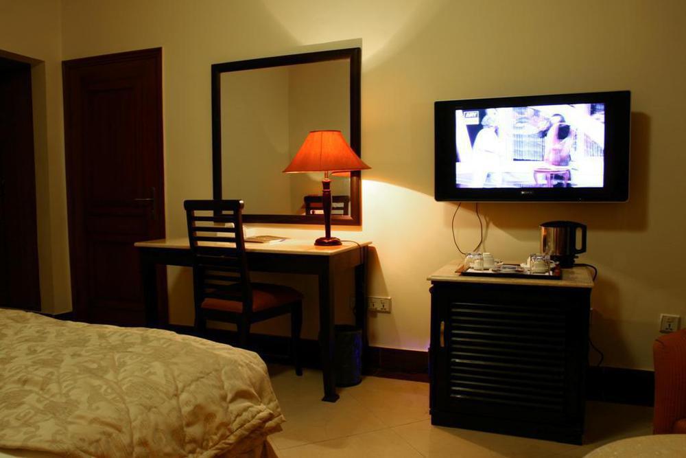Dreamworld Resort, Hotel & Golf Course Karachi Exterior photo